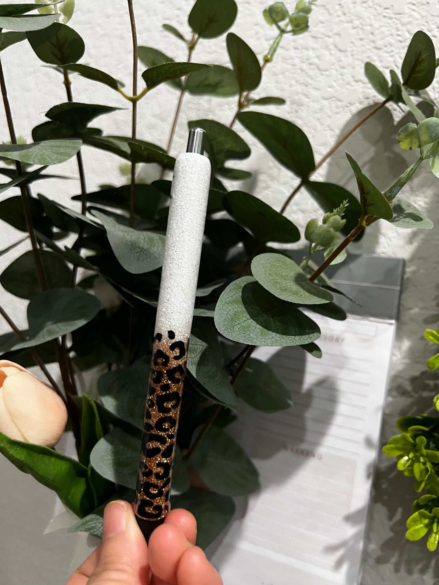 Leopard pen